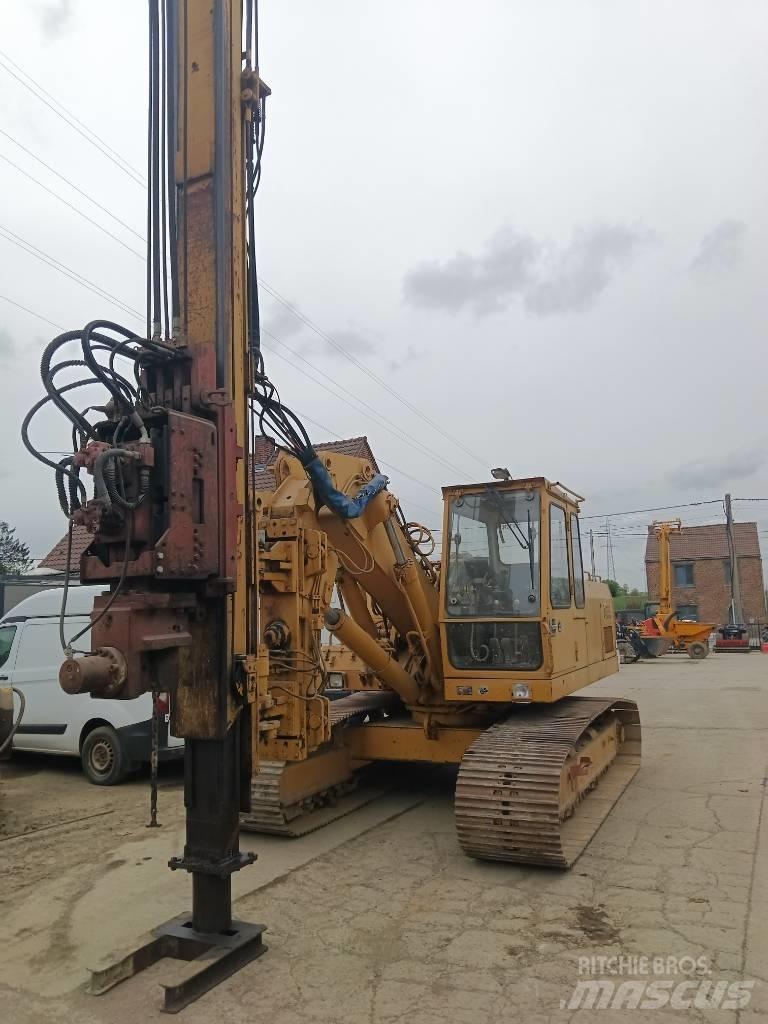 Liebherr R 922 L 履带挖掘机