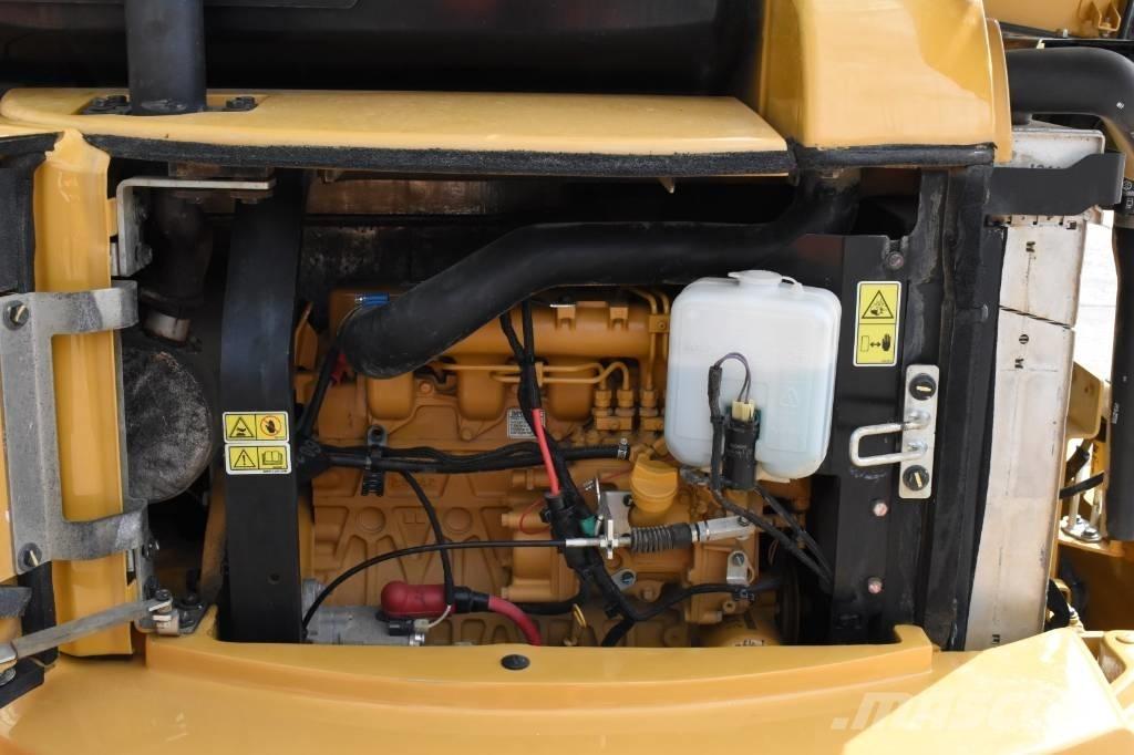 CAT 305 E2 CR 小型挖掘机