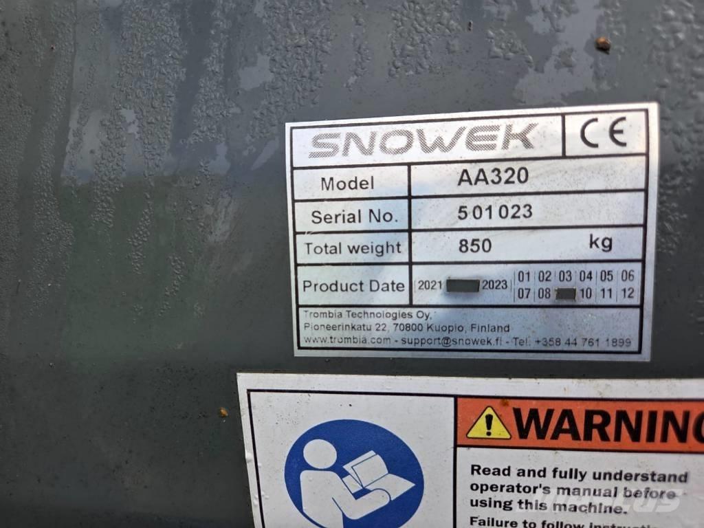 Snowek AA 320 推雪机