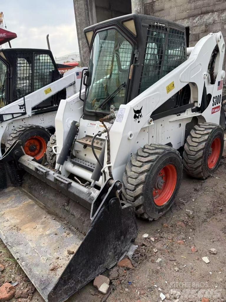 Bobcat S 300 滑移装载机