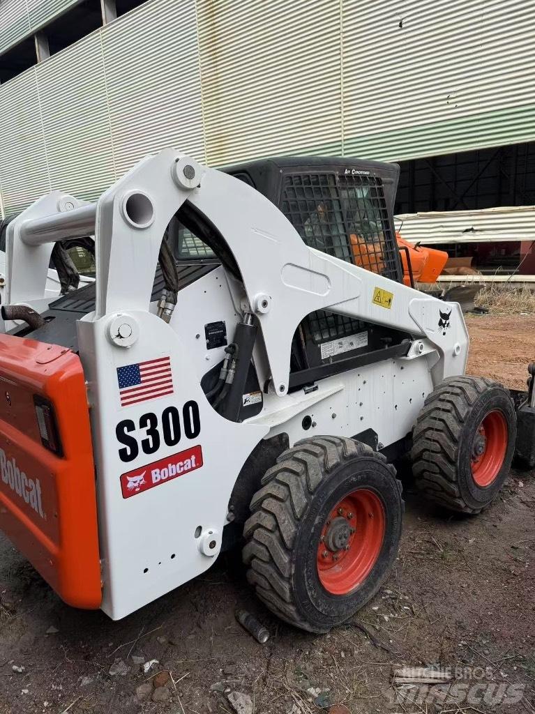 Bobcat S 300 滑移装载机