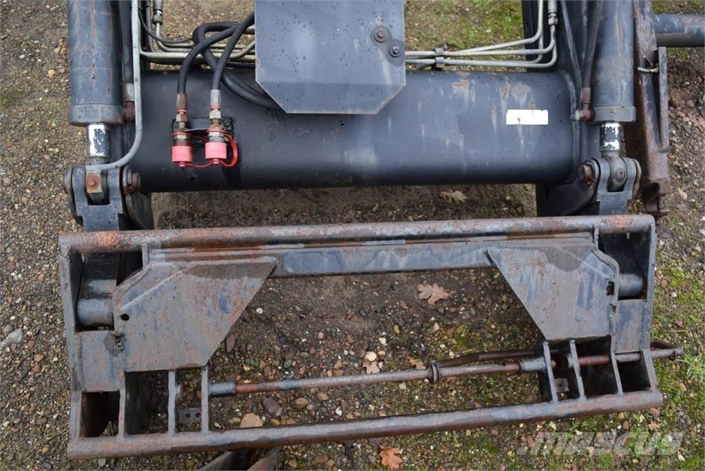Stoll Robust F71 前装载和挖掘机