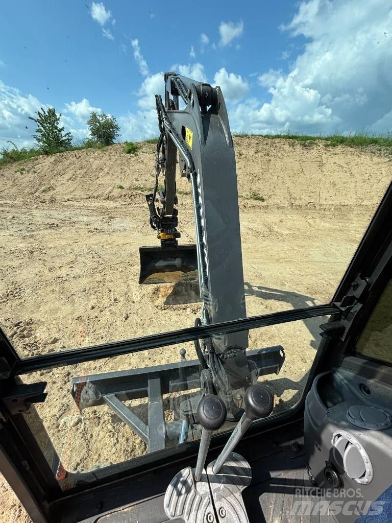 Volvo ECR 25 D 小型挖掘机