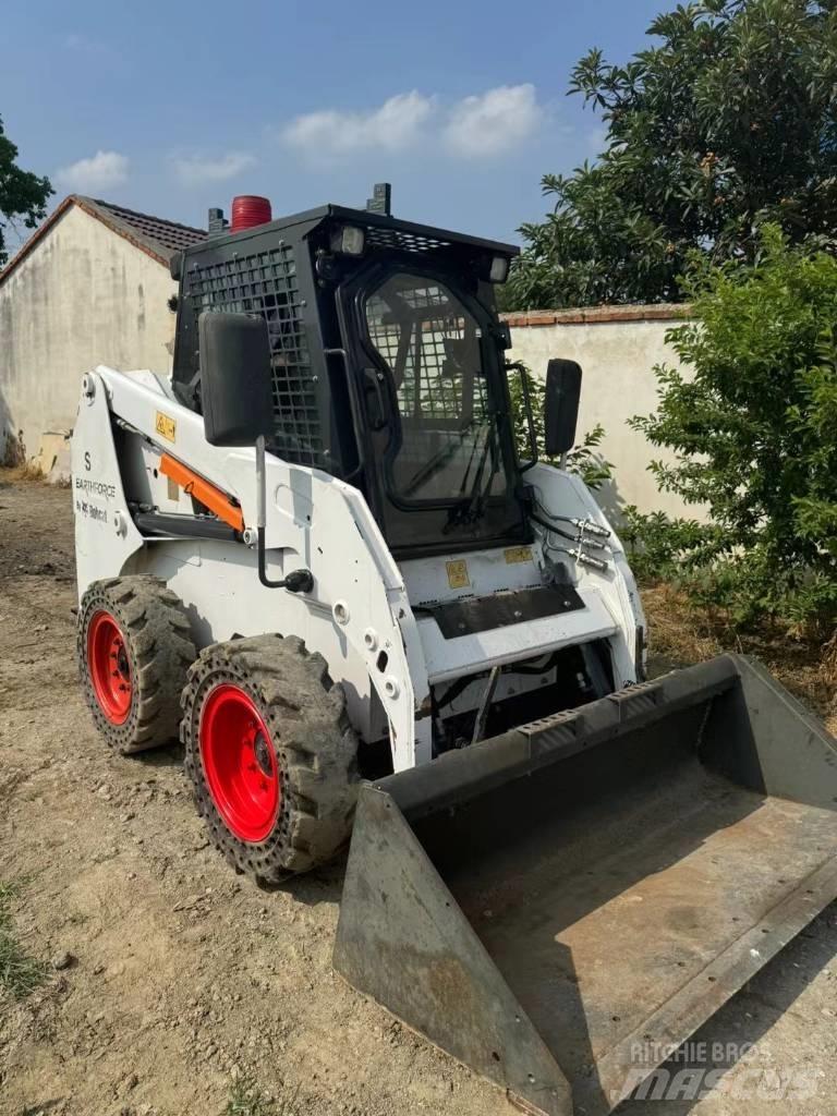 Bobcat S16 滑移装载机