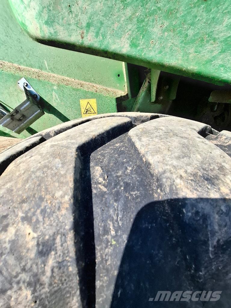 John Deere V461M 圆捆打捆机