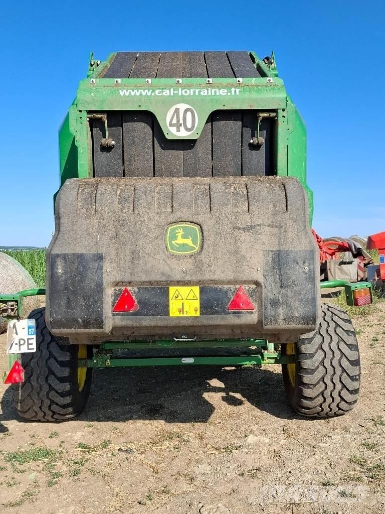 John Deere V461M 圆捆打捆机