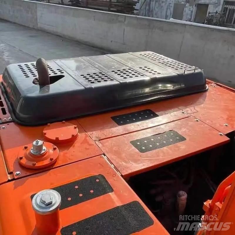 Hitachi ZX 200 履带挖掘机
