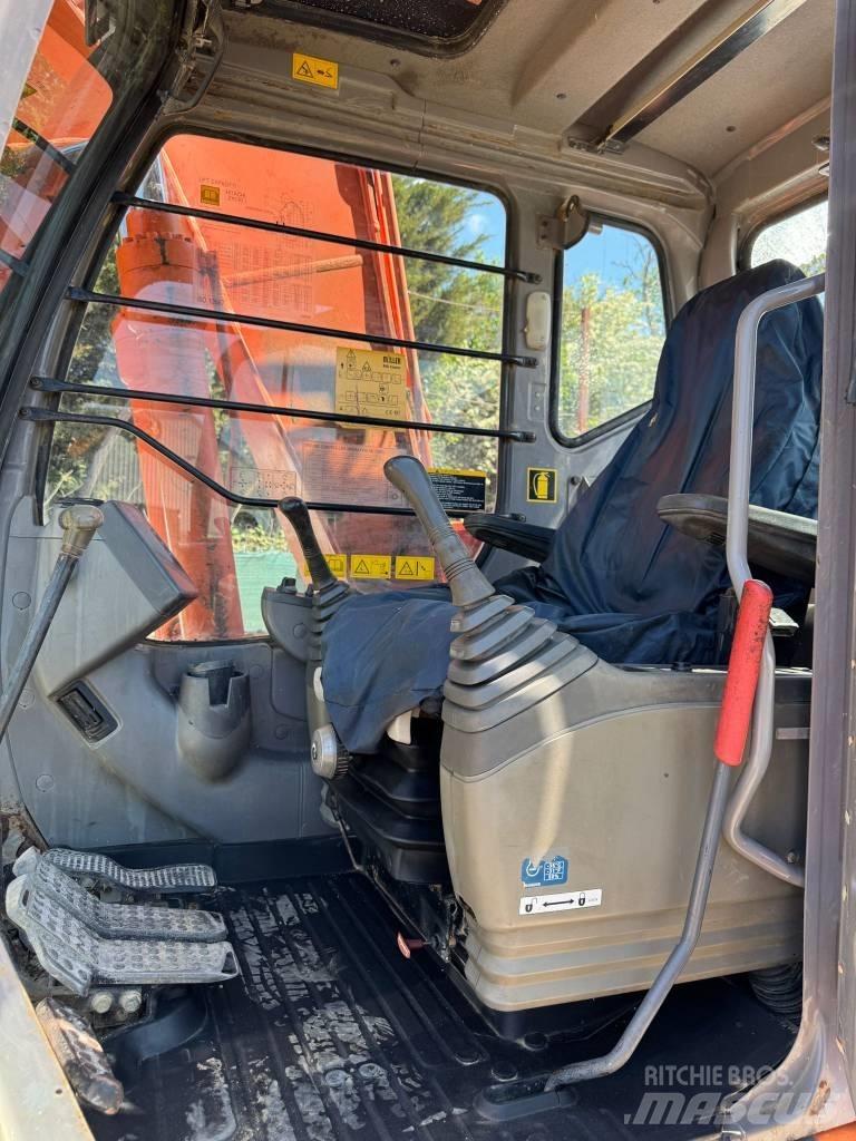 Hitachi ZX 130 履带挖掘机