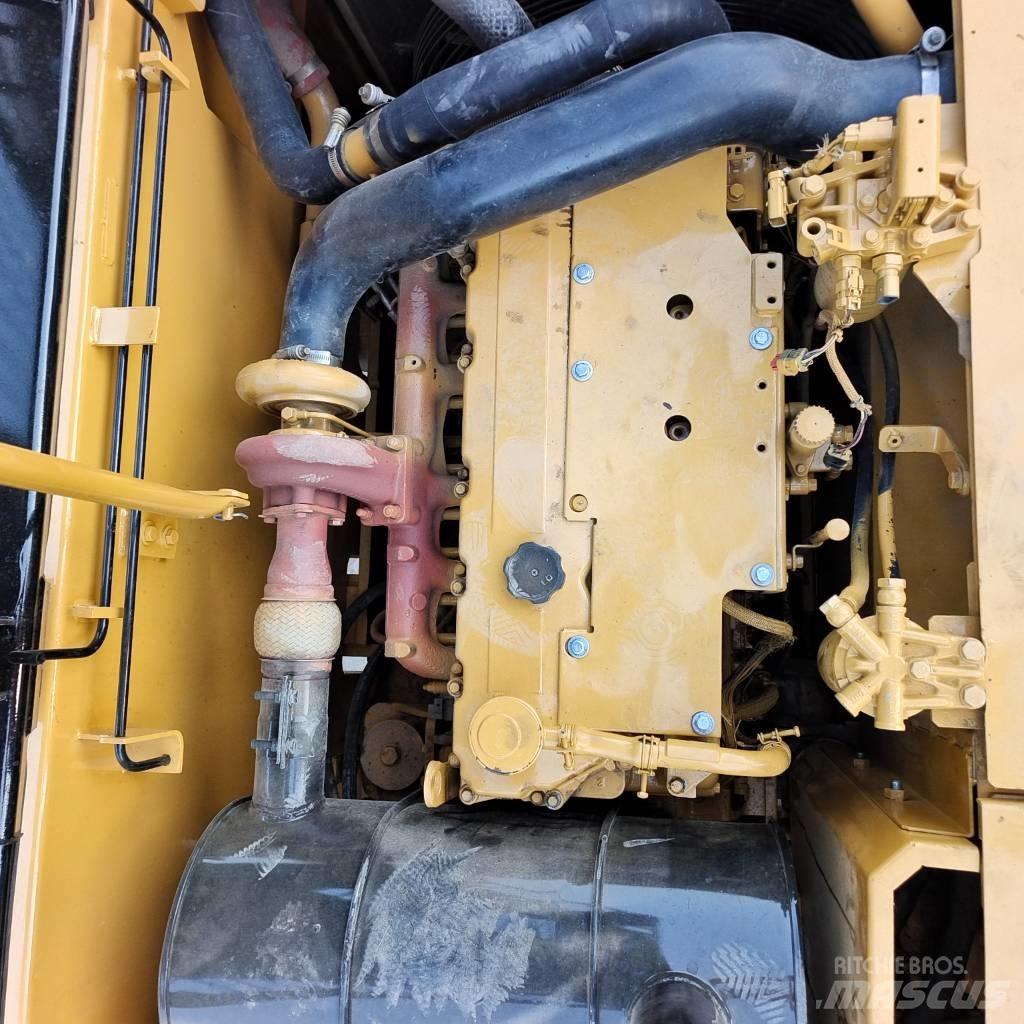 CAT 320D 履带挖掘机
