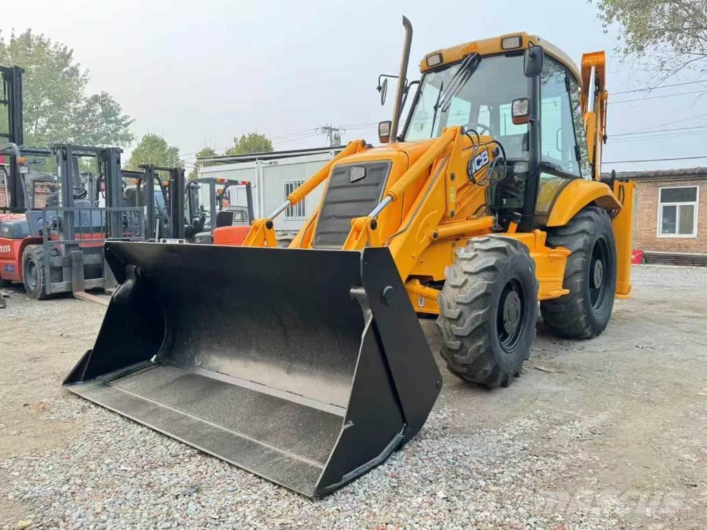 JCB 3CX 反铲装载机