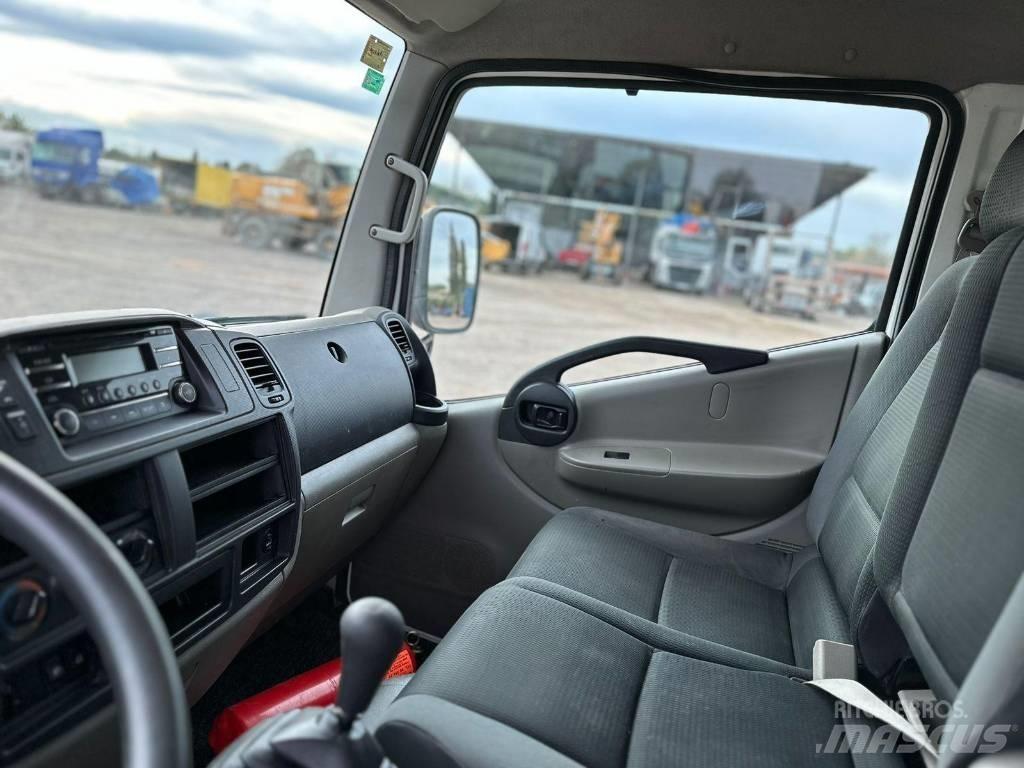 Nissan NT 400 起重车