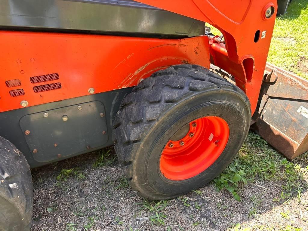 Kubota SSV 75 滑移装载机