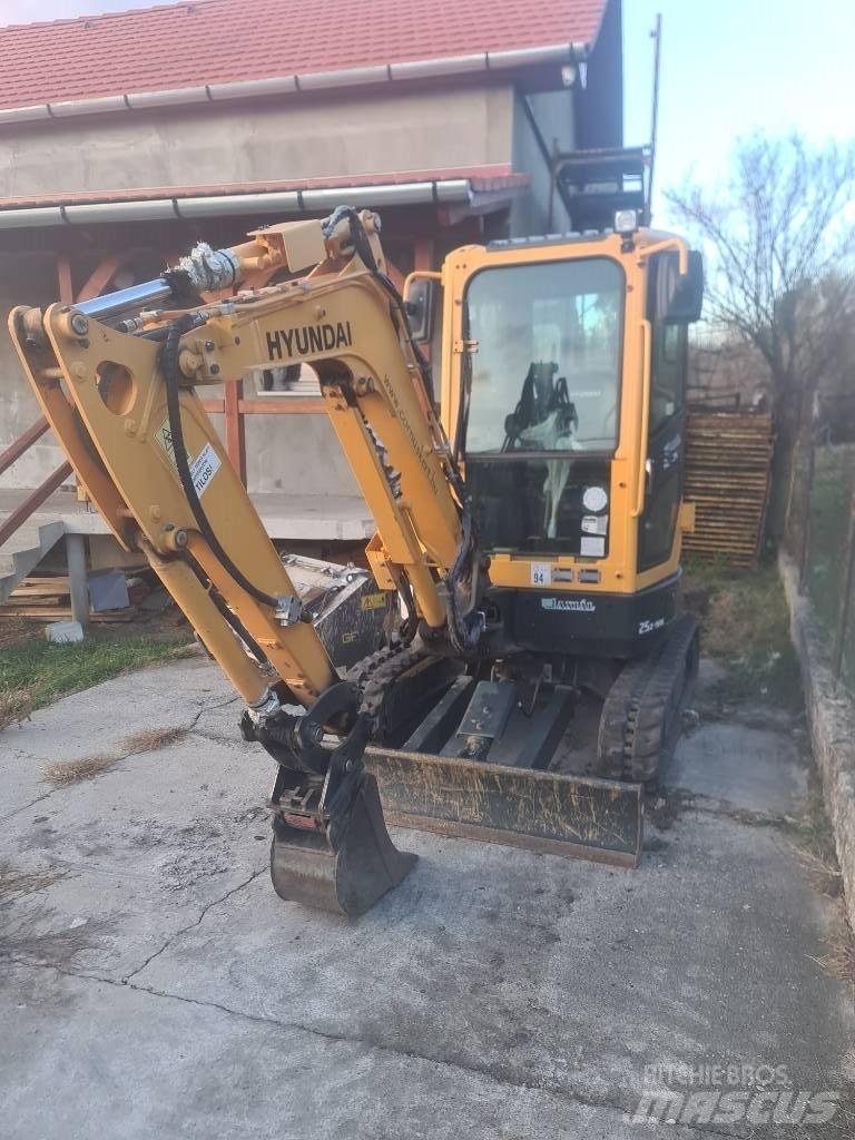 Hyundai R25Z-9 AK 小型挖掘机