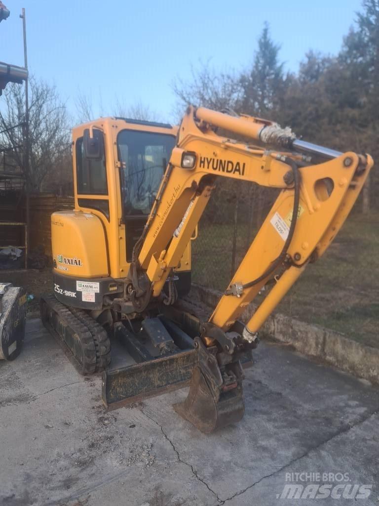 Hyundai R25Z-9 AK 小型挖掘机