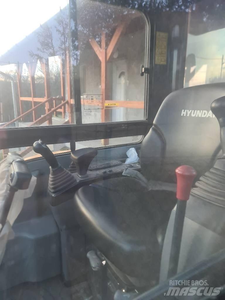 Hyundai R25Z-9 AK 小型挖掘机
