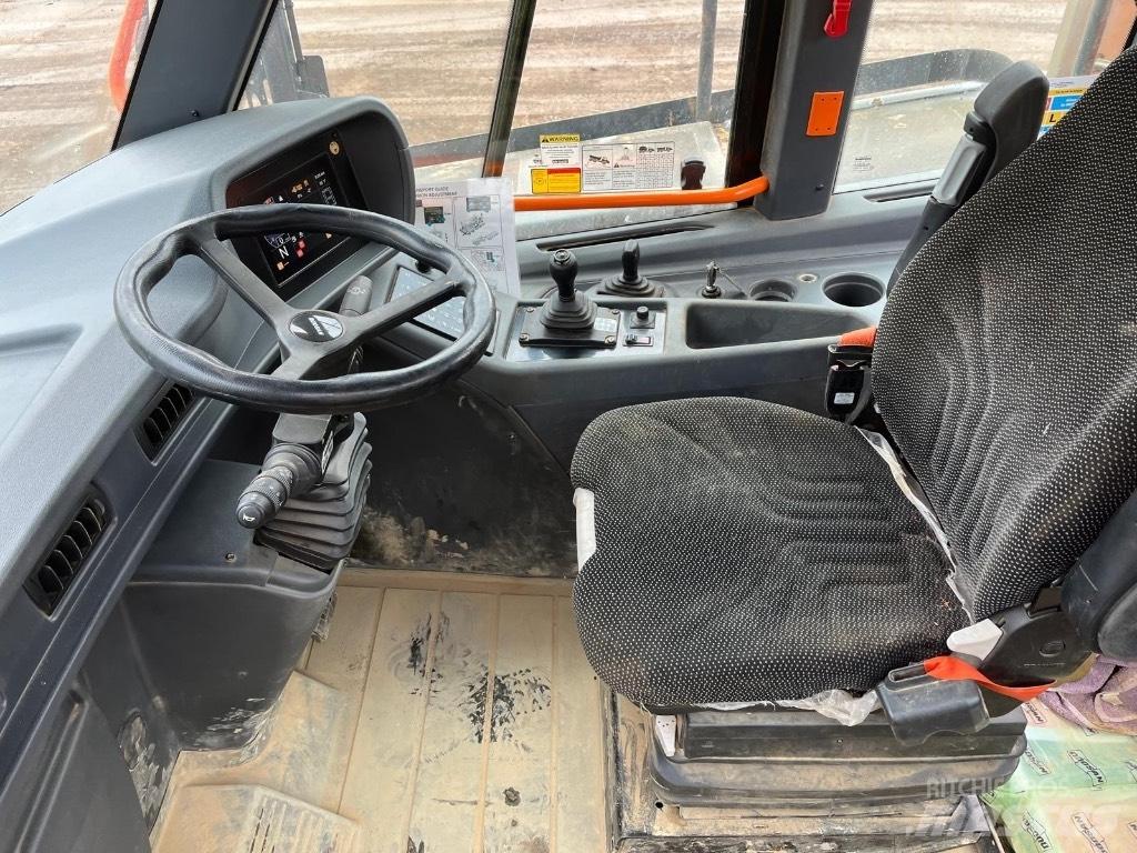 Doosan DA 30 铰接式自卸车