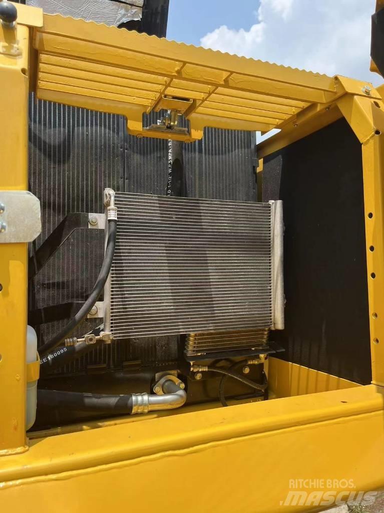 Komatsu PC 240-8 履带挖掘机