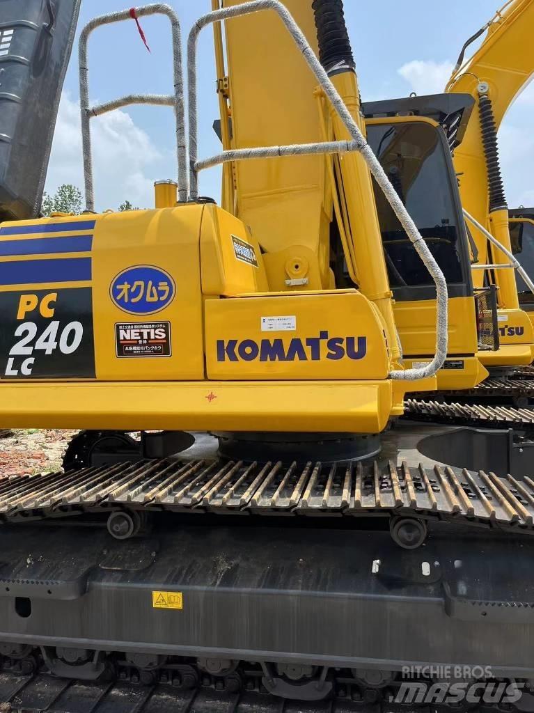 Komatsu PC 240-8 履带挖掘机