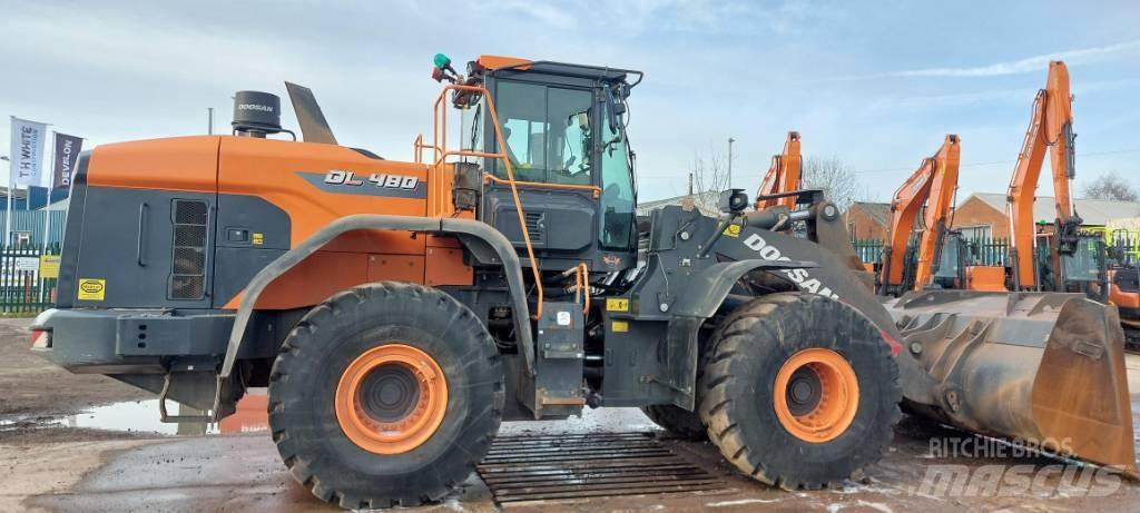 Doosan DL 480-7 轮式挖掘机
