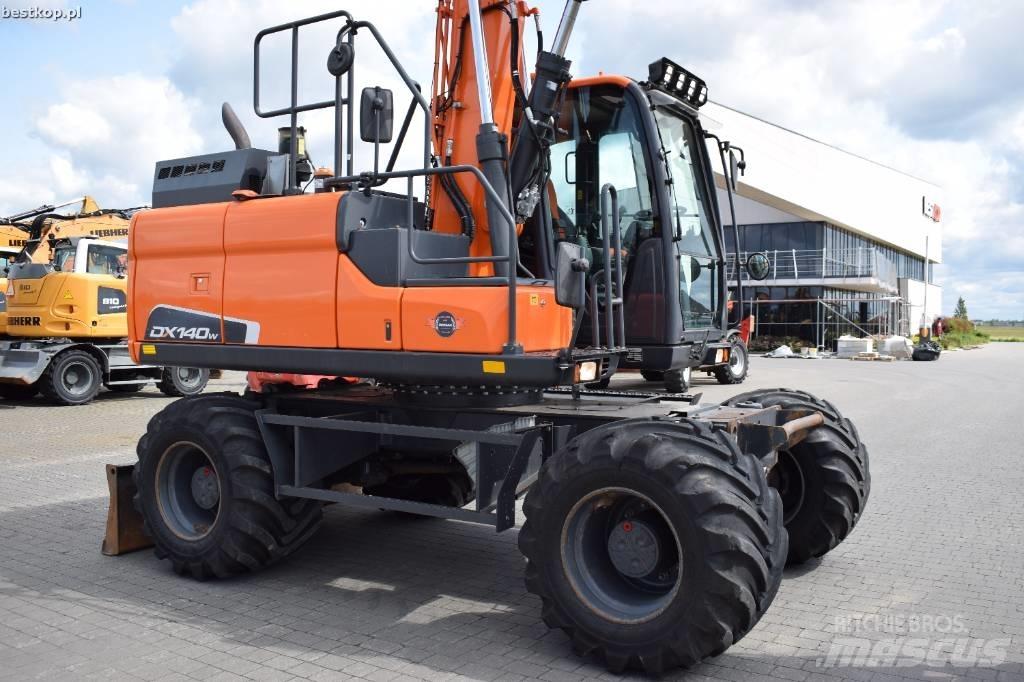 Doosan DX 140 W-5 轮式挖掘机