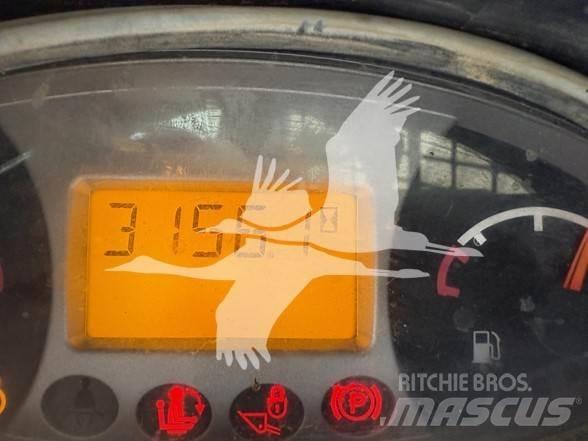 Bobcat T590 滑移装载机