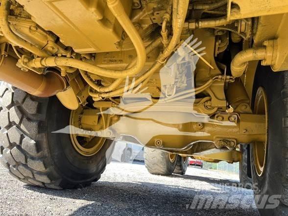 CAT 725 水罐车