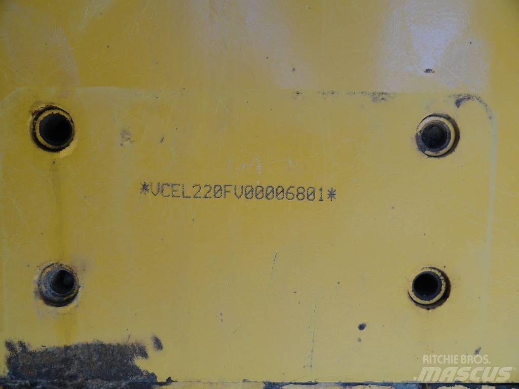 Volvo L 220 F 轮式装载机