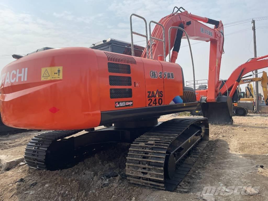 Hitachi ZX 240 履带挖掘机