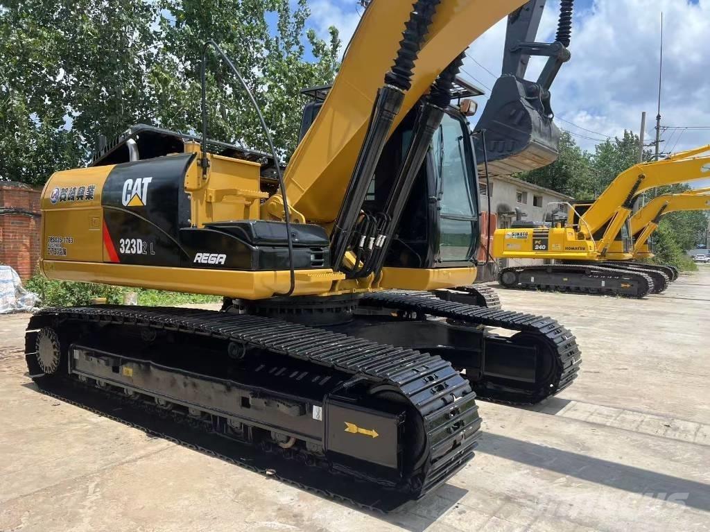 CAT 323d2l 中型挖掘机