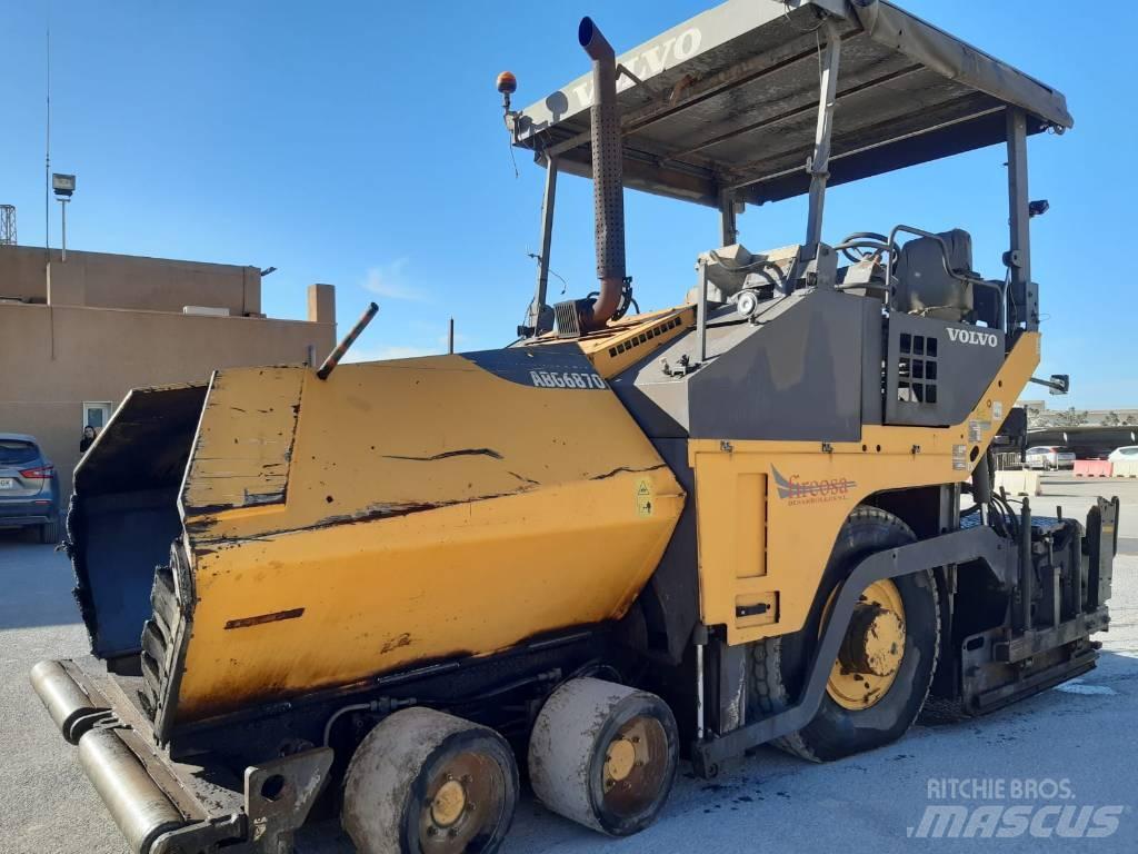Volvo ABG 6870 沥青摊铺机