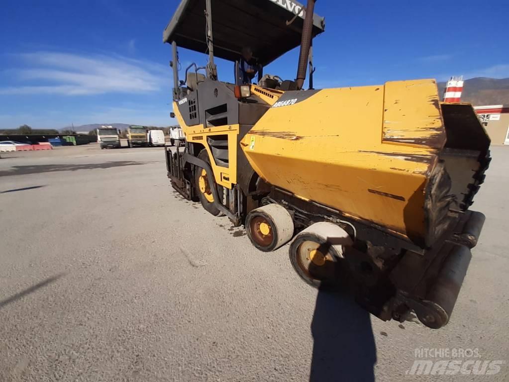 Volvo ABG 6870 沥青摊铺机