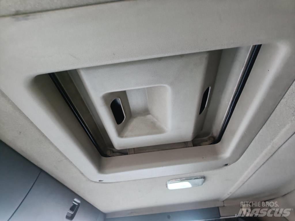 Scania P 420 工程吊钩车