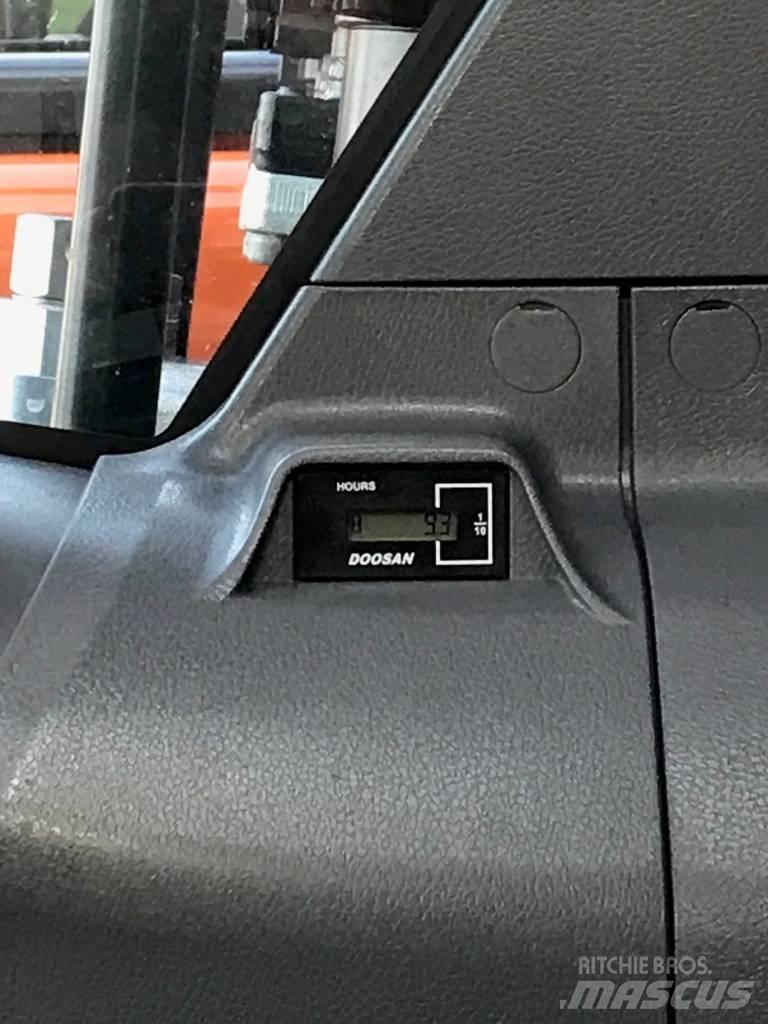 Develon DX 210 W-7 轮式挖掘机