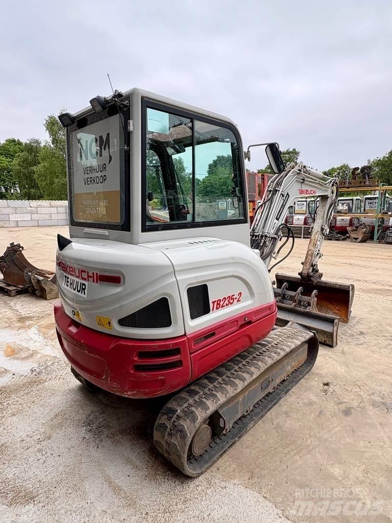 Takeuchi TB 235 小型挖掘机