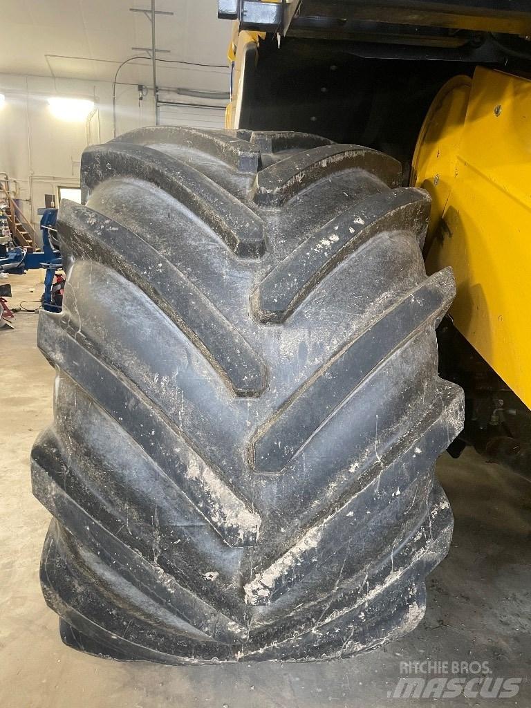 New Holland CX7.80 联合收割机