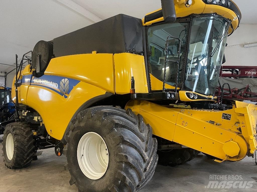 New Holland CX7.80 联合收割机