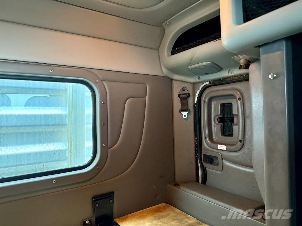 Peterbilt 388 牵引车