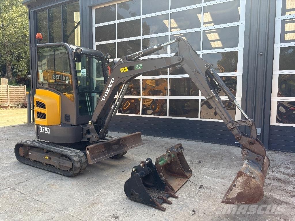 Volvo ECR 25 D 小型挖掘机