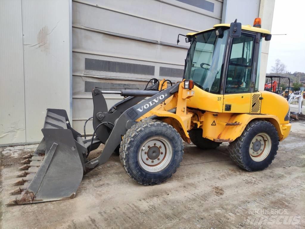 Volvo L 30 B 轮式装载机