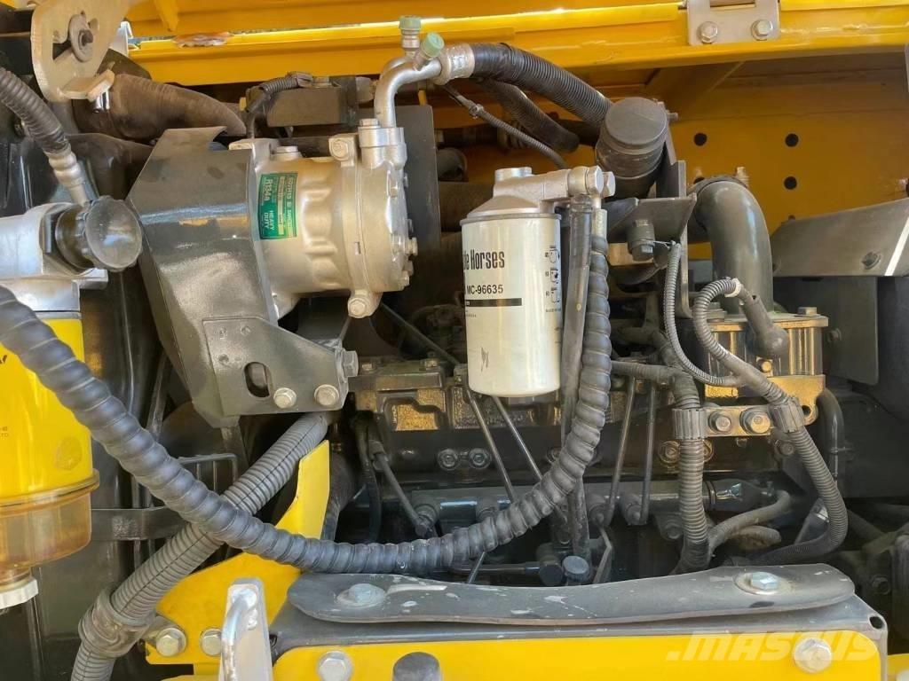 Komatsu PC70-8 中型挖掘机