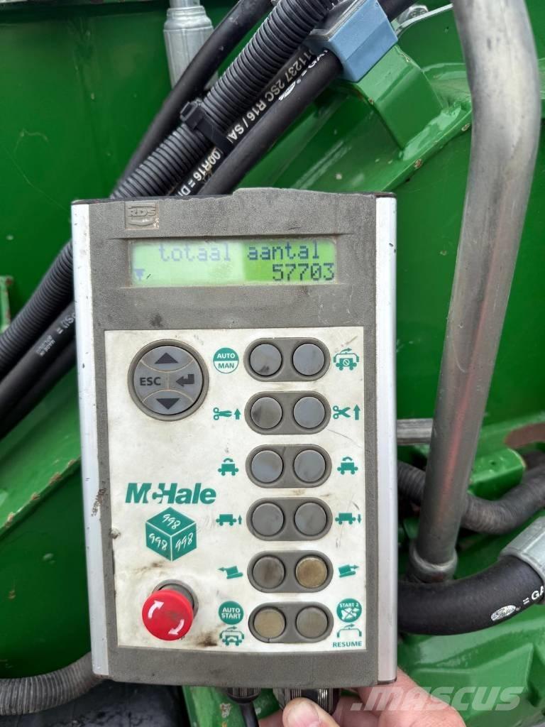 McHale 998 牧草包膜机