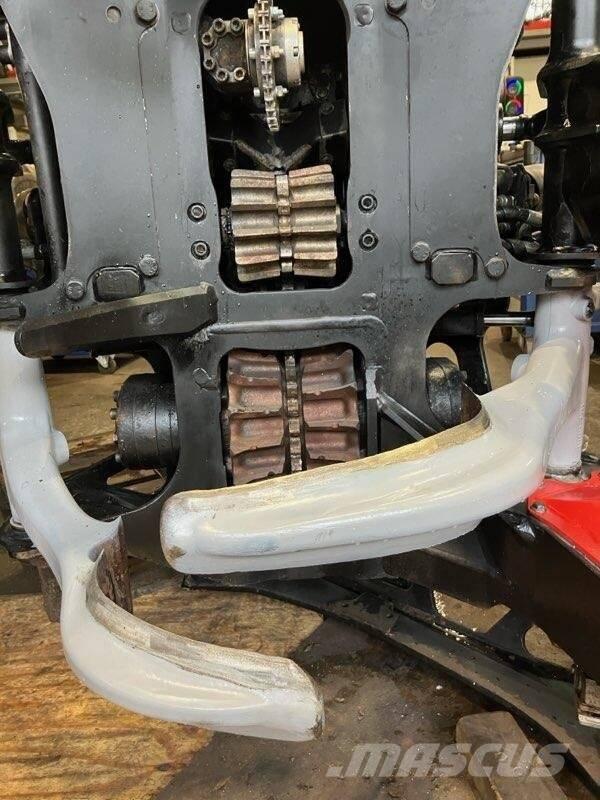 Komatsu C 124 收割机