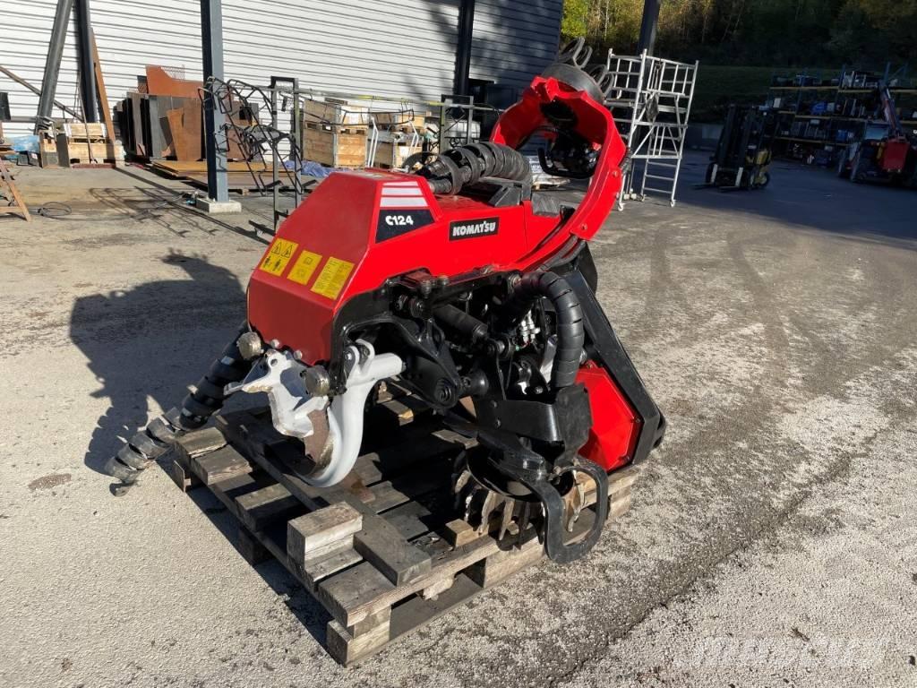 Komatsu C 124 收割机