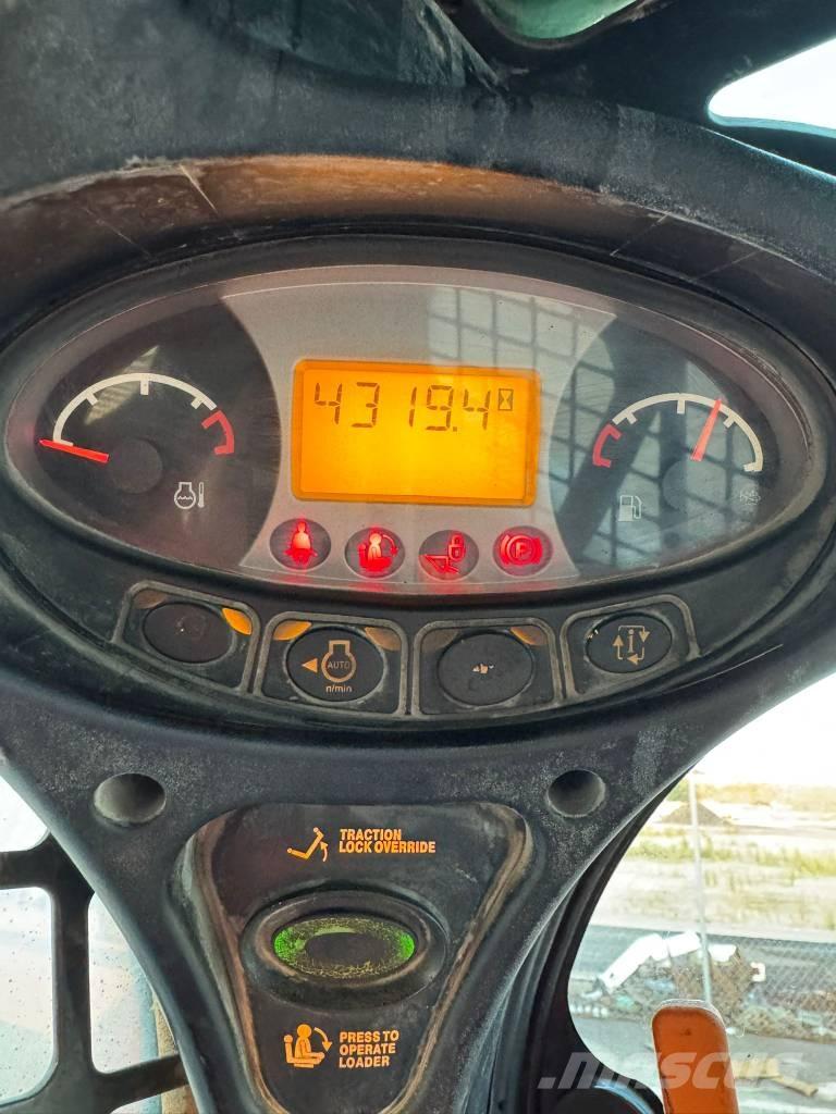 Bobcat S570 滑移装载机