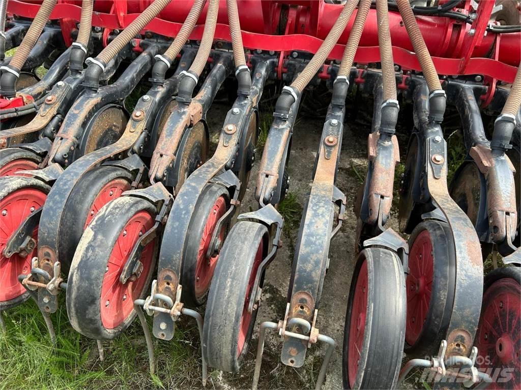 Horsch Pronto 3 DC 多功能条播机