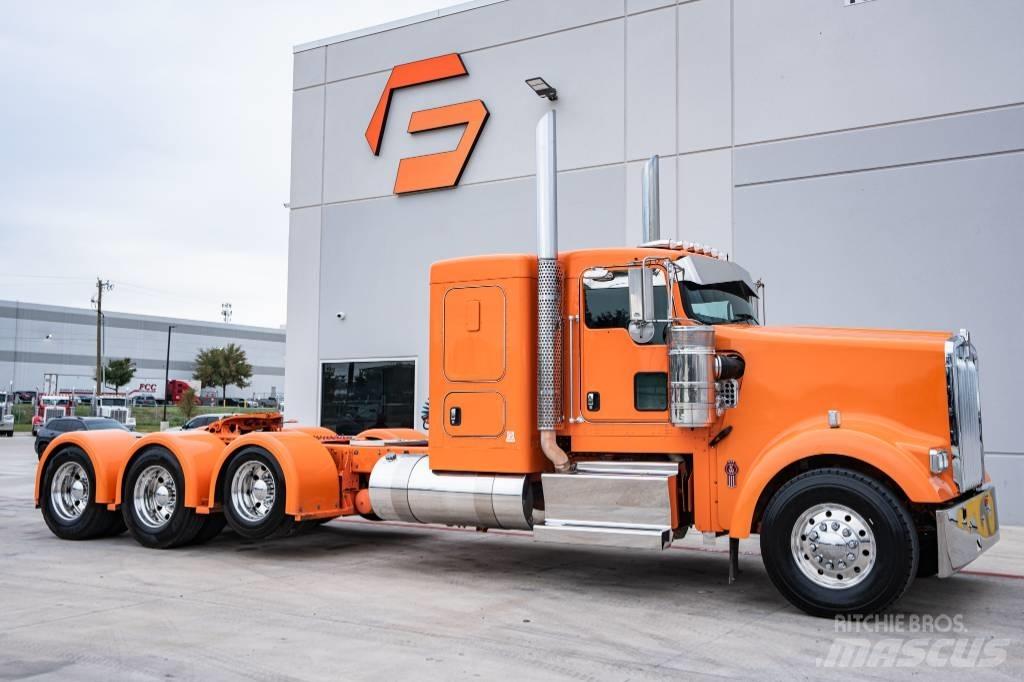 Kenworth W900 牵引车