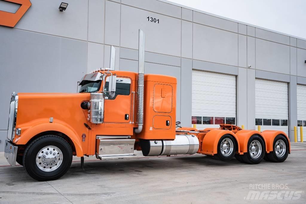 Kenworth W900 牵引车