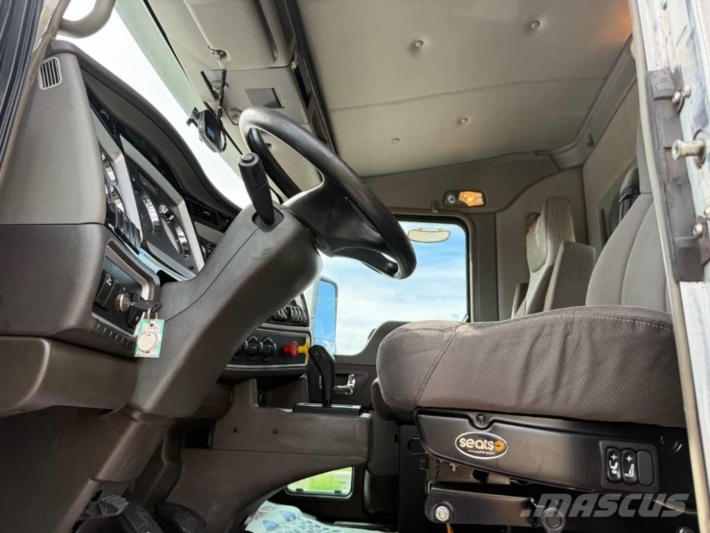 Kenworth T 800 牵引车