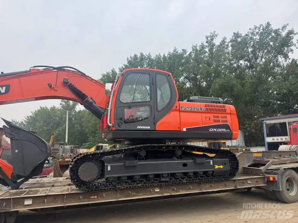 Doosan DX 225 LCA 履带挖掘机