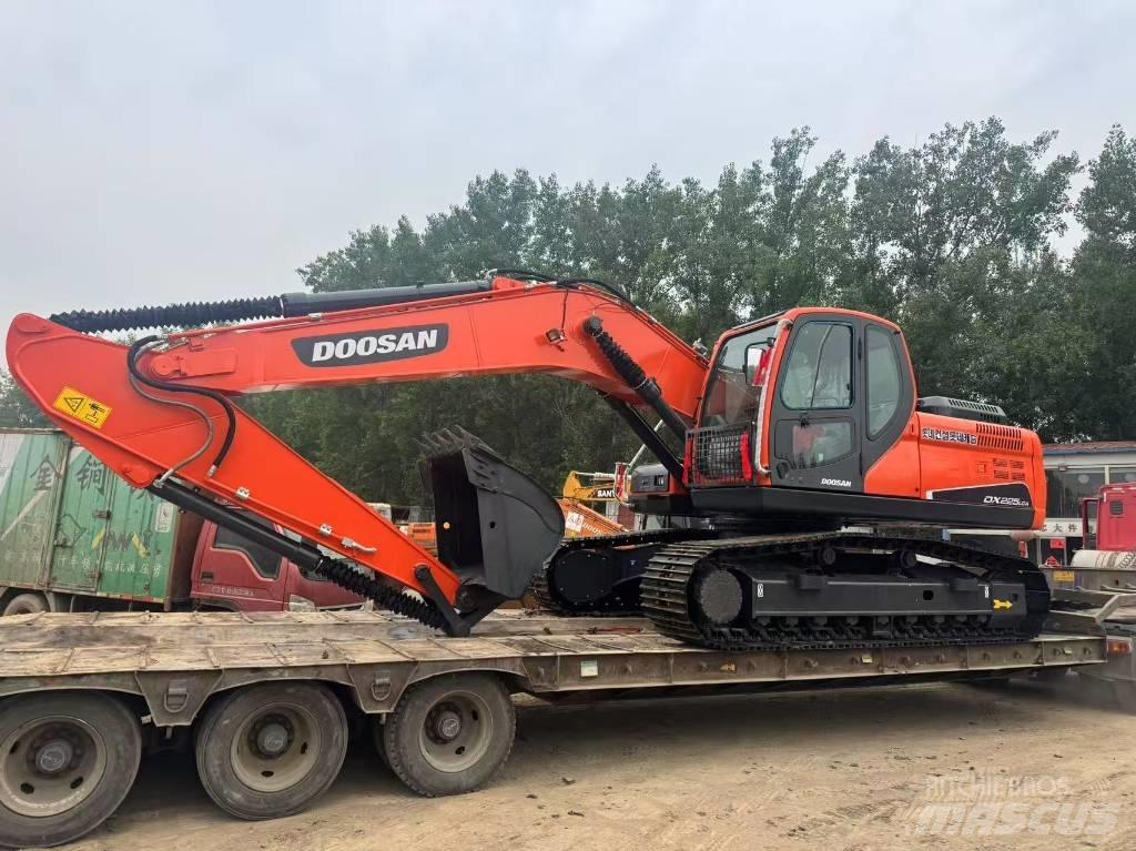 Doosan DX 225 LCA 履带挖掘机